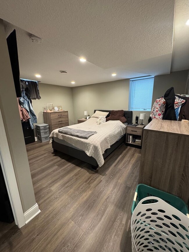 Building Photo - 5704-5706 Chicago Avenue