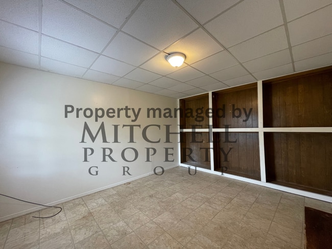 Building Photo - Welcome to 1948 S Marrs! Cute 3 bedrooms a...