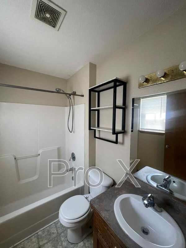 Building Photo - 4545 E Zora St