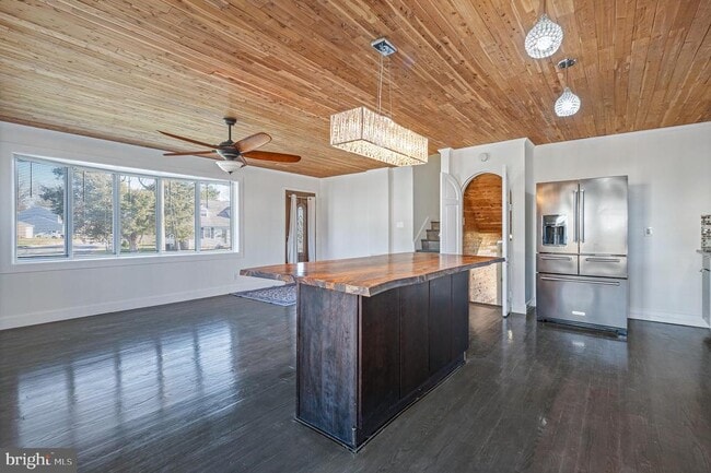 Building Photo - 312 N Hammonds Ferry Rd