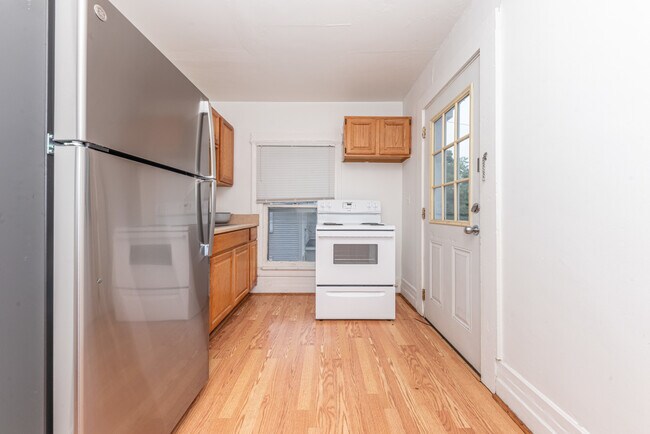 Building Photo - 808 E Ann St