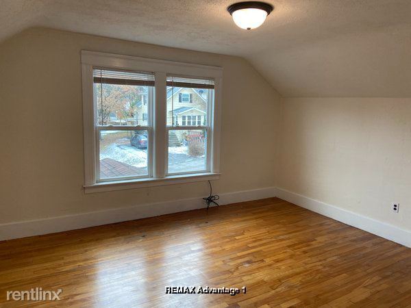 Building Photo - 3 br, 1 bath Townhome - 6 Billow St L Unit L