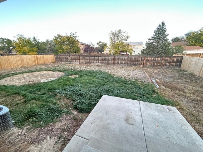 Building Photo - 870 W Blakeland Dr
