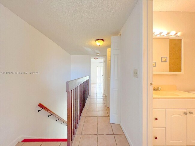 Building Photo - 5235 SW 40th Ave
