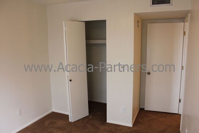 Building Photo - Fantastic 3 bed room 2 bathroom