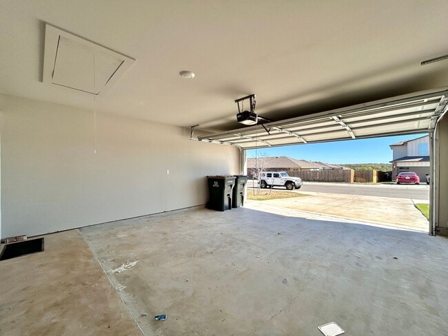 Building Photo - Move-In Ready Home with Open Layout & Outdoor Entertaining Space