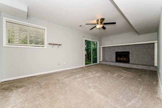 Building Photo - Fantastic 4bd/2ba home! Let yourself in!