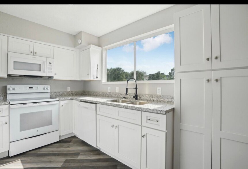 Building Photo - 8412 Avenue L