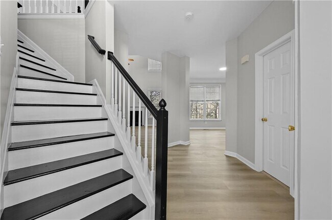 Building Photo - 137 Towne Park Dr