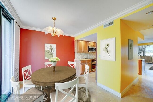 Building Photo - 1100 SE 5th Ct