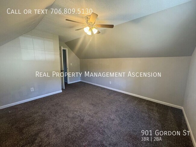 Building Photo - 901 Gordon St