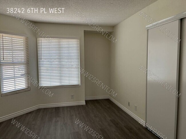 Building Photo - 38242 6th Pl W