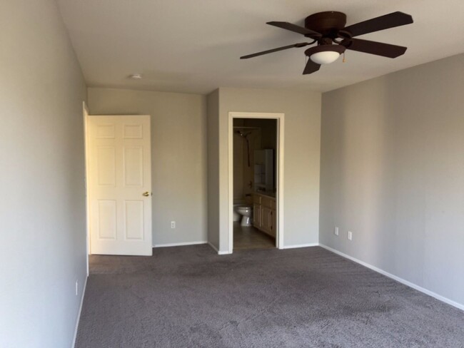 Building Photo - Immediate Move In - 3 Bedroom - Gated Comm...