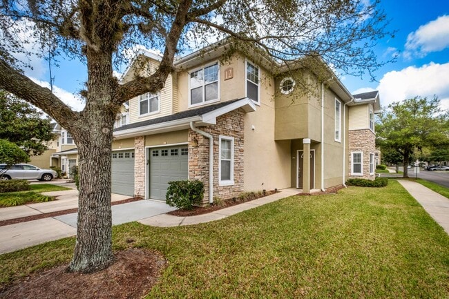 Building Photo - End unit townhome in The Cottages at Oakleaf Plantation