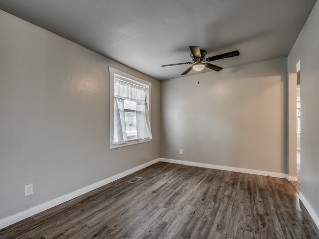 Building Photo - 1238 Iowa St