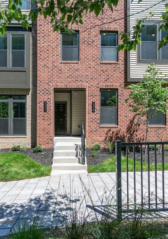Building Photo - Elegant Townhome Living Near Herndon Conveniences