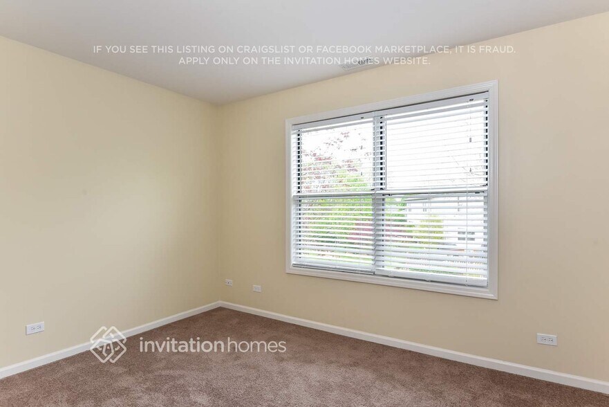 Building Photo - 2499 Deerfield Dr