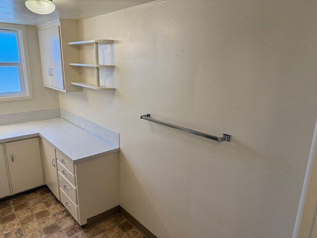 Building Photo - 1670 Escalante St