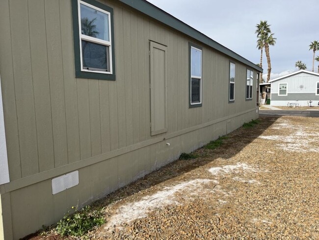 Building Photo - 5303 E Twain Ave