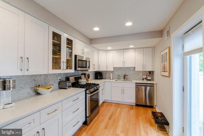 Building Photo - 811 N Bucknell St