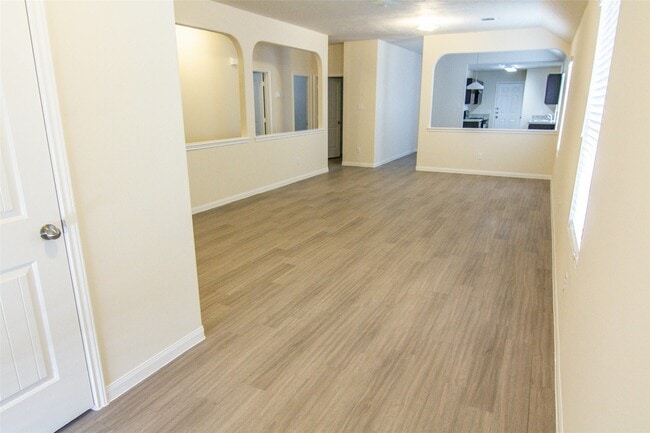 Building Photo - 909 Ember Wood Ct