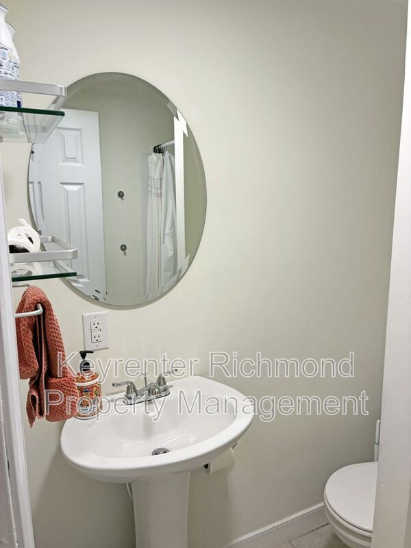 Building Photo - 2003 Cedar St