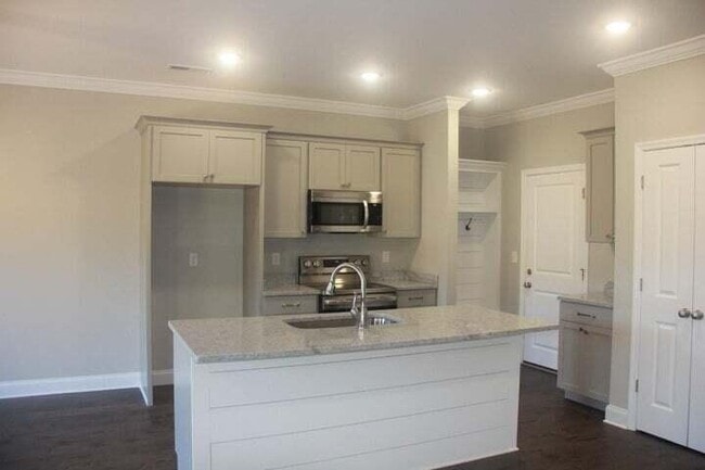Building Photo - 539 NE Bellingham Dr