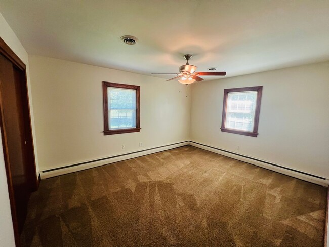 Building Photo - 3 bedroom 1 bath rancher with full basement