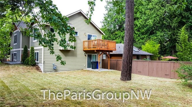 Building Photo - Super 2012 Shoreline Home – Upgrades, Wood Flrs, 3car Grg+++