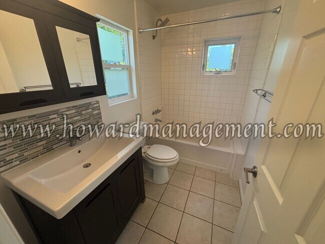 Building Photo - 01658CE