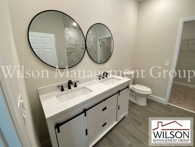 Building Photo - 732 S Lee Ave