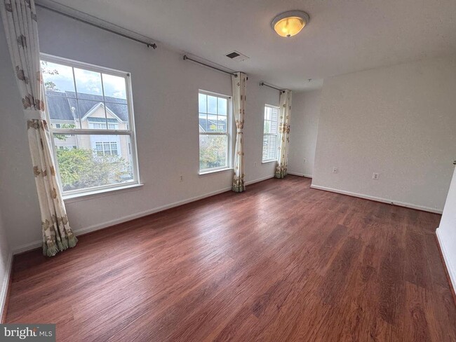 Building Photo - 108 Moore Dr