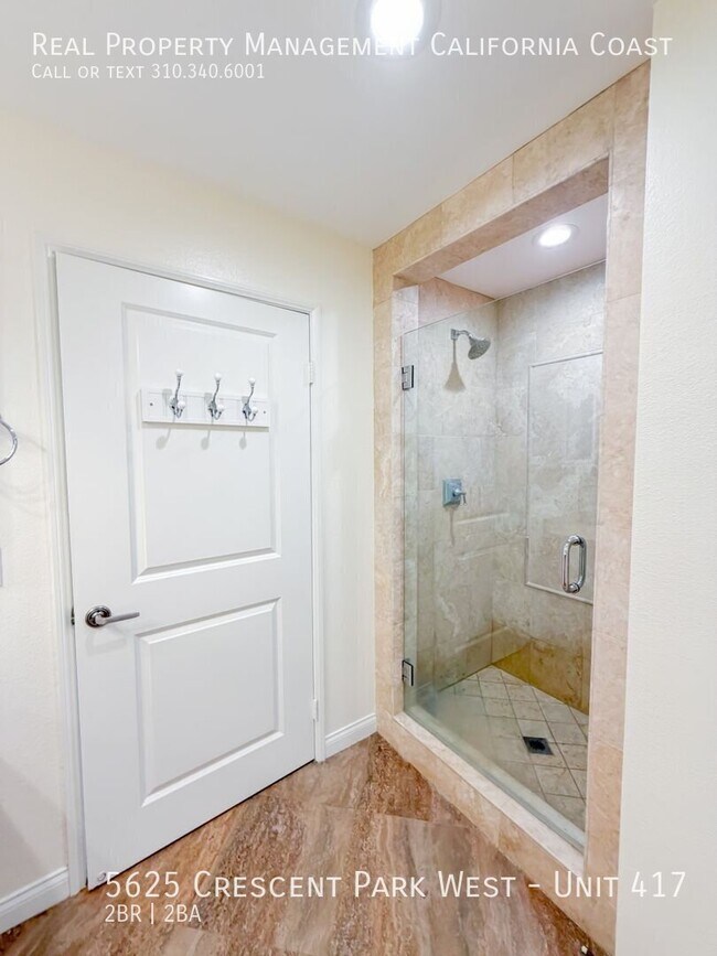 Building Photo - 5625 Crescent Prk W