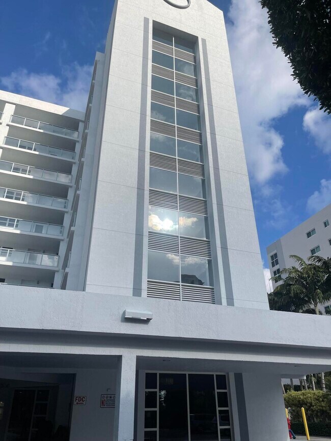 Building Photo - 17700 N Bay Rd
