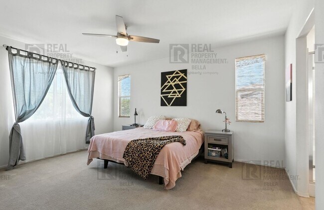 Building Photo - Beautiful 5-Bedroom Home in Audie Murphy R...