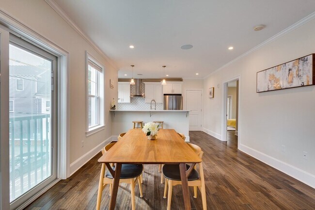 Building Photo - 384 Highland Ave