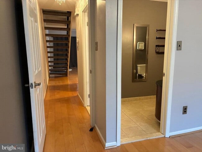 Building Photo - 213 Park Pl Dr