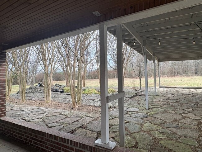 Building Photo - Charming Home Near Lakewood Golf & Country Club in Tullahoma...