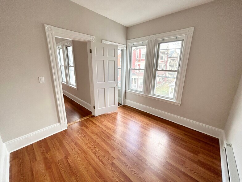 Building Photo - 75 Hillside St