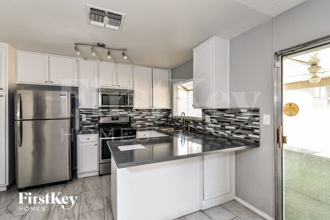 Building Photo - 1613 Amboy Dr