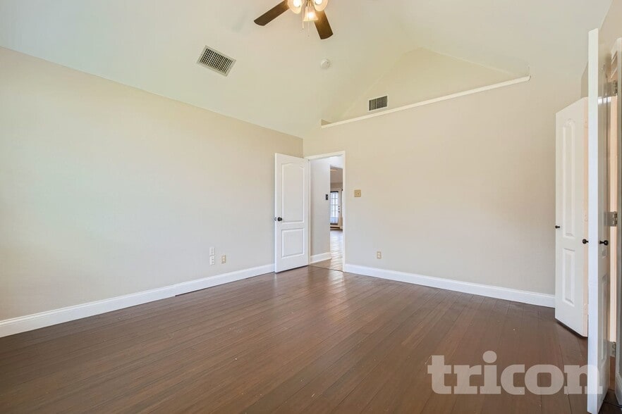 Building Photo - 709 Flagstone Way