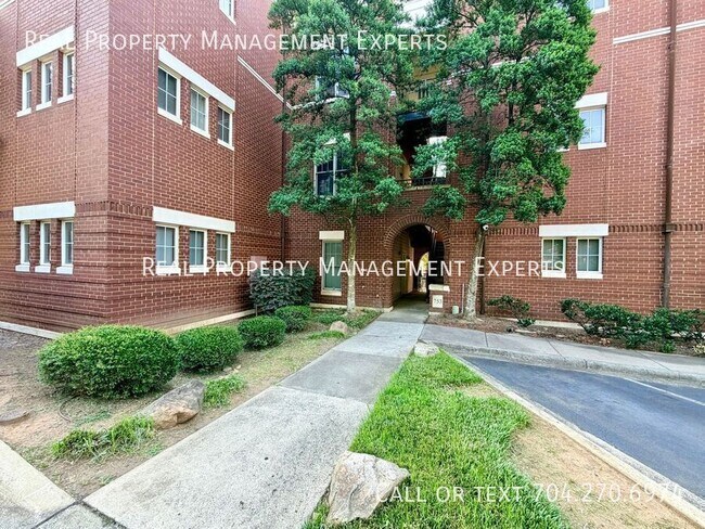 Building Photo - 761 N Alexander St