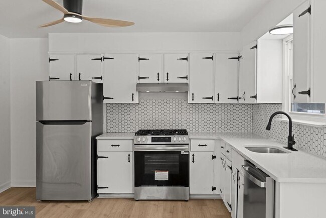 Building Photo - 395 Montgomery Dr