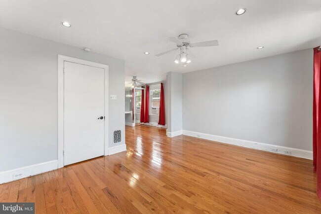 Building Photo - 809 Ardmore Ave