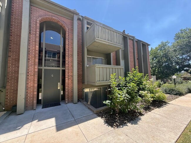Building Photo - ** $750 OFF MOVE-IN ** Newly Updated Condo...