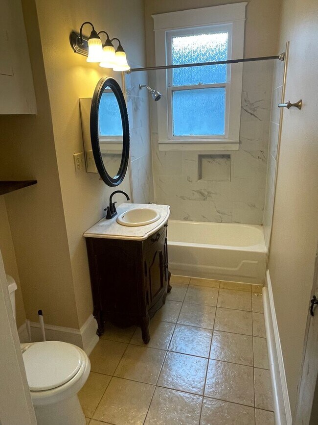 Building Photo - 4412-4412 Canal St