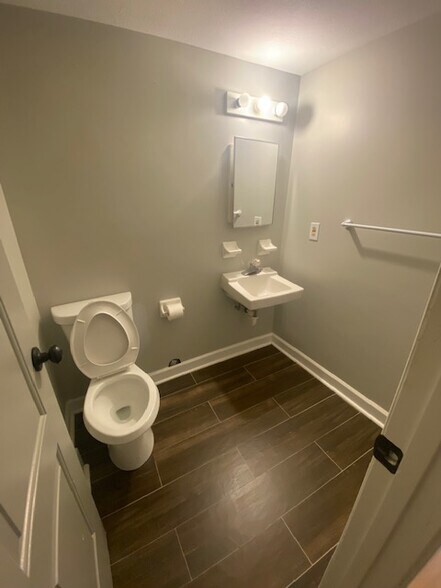Bathroom #2 View #2 - 4589 Glenhaven Dr