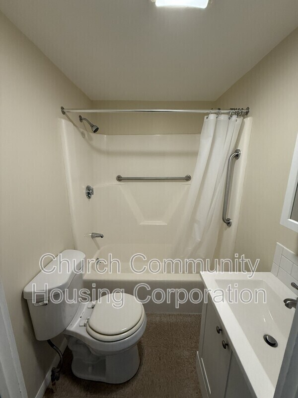 Building Photo - 169 Conanicus Ave