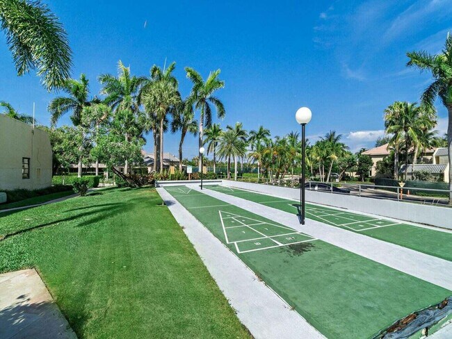 Building Photo - 4 Royal Palm Way