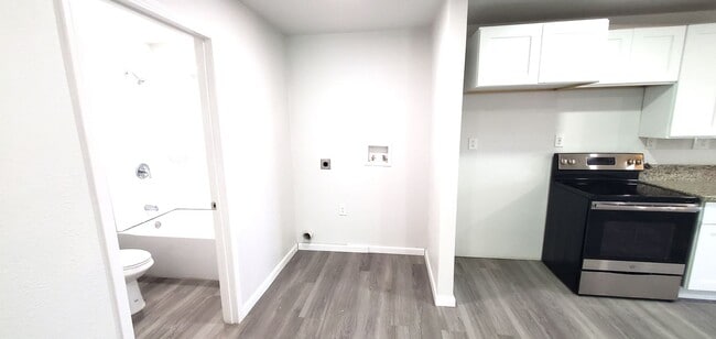 Building Photo - !!! AVAILABLE NOW !!!. Very spacious brand new 3 bed, 2 bath house.